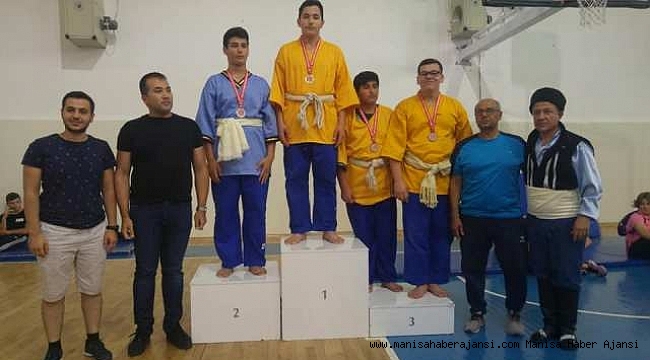 YUNUSEMRELİ KUŞAK GÜREŞÇİLERİ ÇANAKKALE’DE MADALYALARI TOPLADI