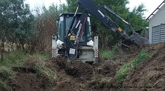 AZİMLİ’YE DERE TEMİZLİK MESAİSİ