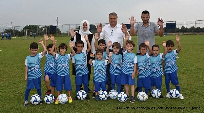 BAŞKAN ÇERÇİ MİNİK FUTBOLCULARLA BULUŞTU