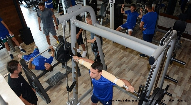 Manisa Büyükşehir Belediyespor Salonda Kuvvet Çalıştı