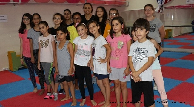 YAZIN KEYFİNİ DANS EDEREK ÇIKARIYORLAR