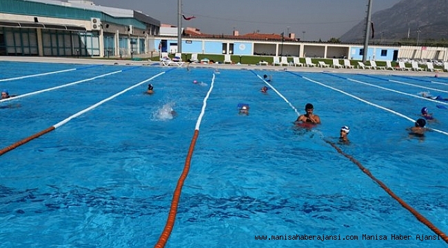 YUNUSEMRE’DEN YETİŞKİNLERE YÜZME KURSU