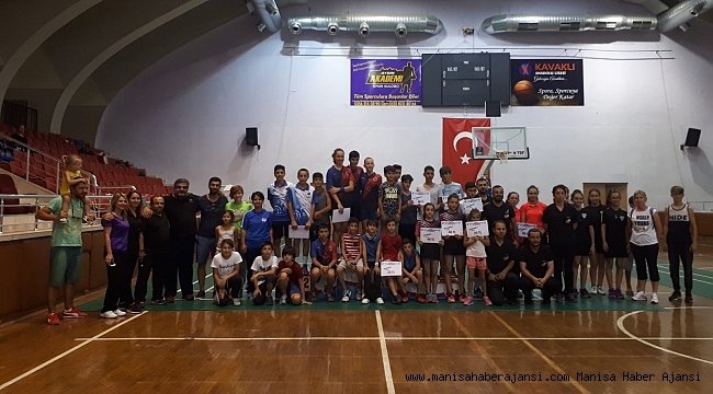 YUNUSEMRELİ BADMİNTONCULAR AYDIN’DAN MADALYALARLA DÖNDÜ