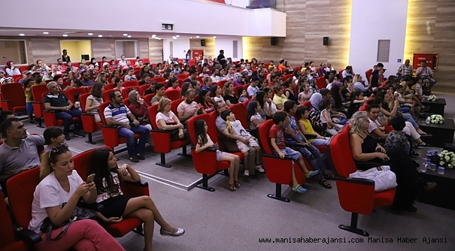 Alaşehir Belediyesi&#039;nden vatandaşlara ücretsiz tiyatro