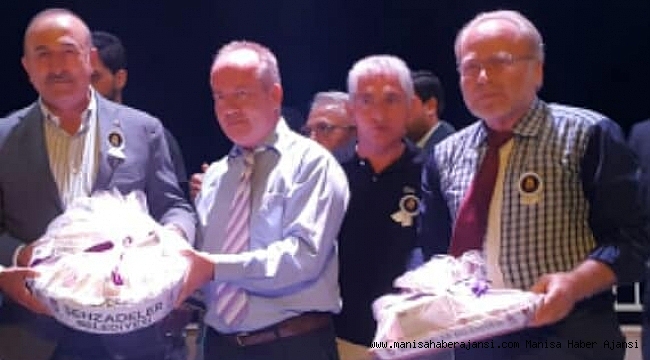 Özen&#039;den Bakan Çavuşoğlu&#039;na Manisa Mesir Macunu ikramı