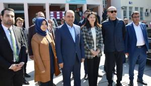 Baybatur ve Kıvırcık aynı okulda oy kullandı