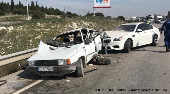 Manisa&#039;da trafik kazası: 1&#039;i ağır 3 yaralı