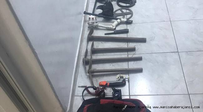 Sit alanında kaçak kazı yapan definecilere suçüstü: 4 gözaltı