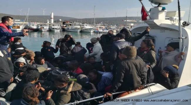 İzmir'de batan teknedeki düzensiz göçmenler kurtarıldı