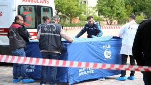 Kız arkadaşı ve annesini öldürdü, intihar etti