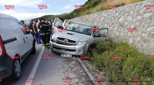 Bodrum&#039;da otomobil ile kamyonet çarpıştı: 4 yaralı