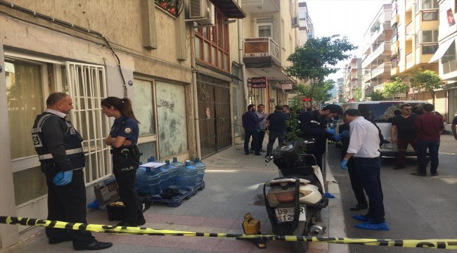 İzmir&#039;de su dağıtımı yapan 2 genç evde ölü bulundu