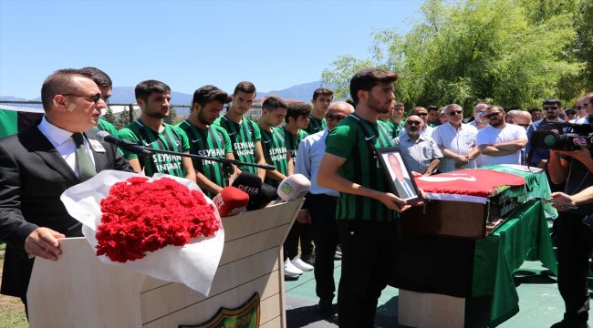 Denizlispor'un eski başkanlarından Ali İpek, toprağa verildi