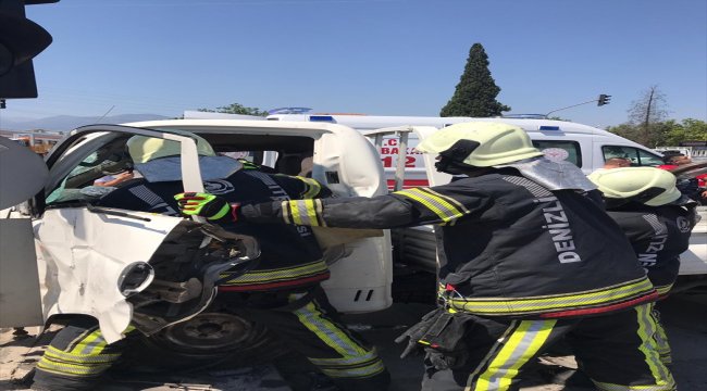 Denizli'de trafik kazası: 2 yaralı