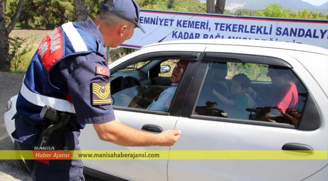 Jandarmadan yorulan sürücülere çay ikramı