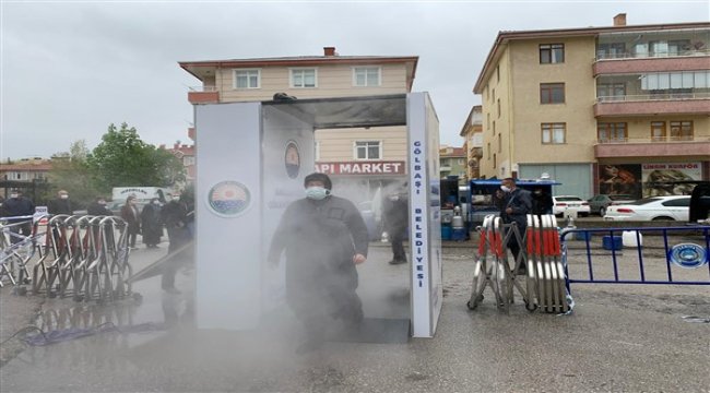 Gölbaşı’nda pazarlara girişler dezenfektan kabininden geçiyor