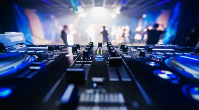 Siber suçlular şimdi de en popüler DJ'leri kullanıyor