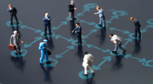 Sosyal Mesafe İçin Çalışanları Uyaran Yeni Teknoloji