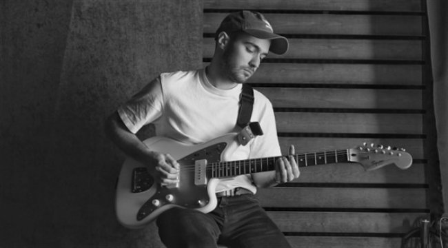 Mert Demir’den yeni şarkı: “GİTTİLER”