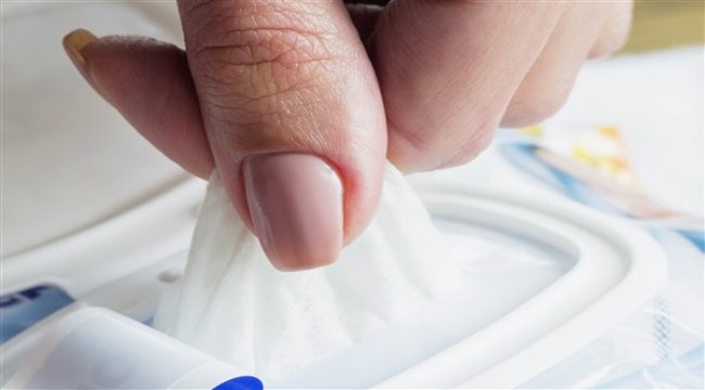 Ofiste sağlık ve hijyen için sabunla aynı etkide ıslak mendil