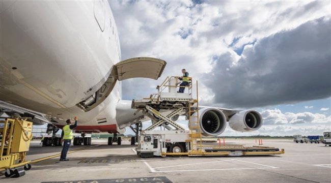 Romanya&#039;daki diş hekimlerine ve işletmelere koruyucu ekipman gönderiyor