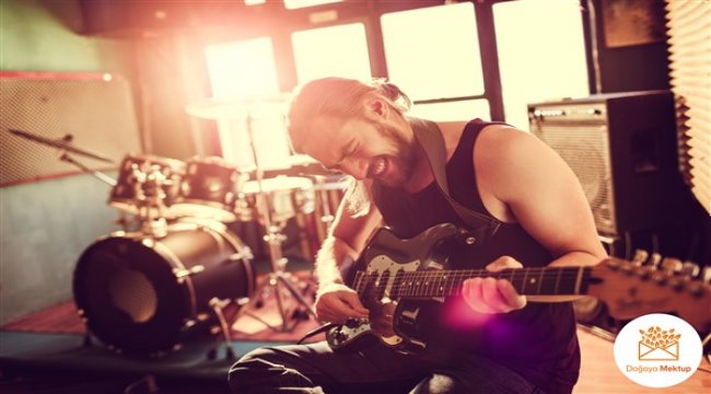 Haluk Levent “Çünkü Başka Sen Yok” şarkısını çalmaya ve söylemeye davet ediyor