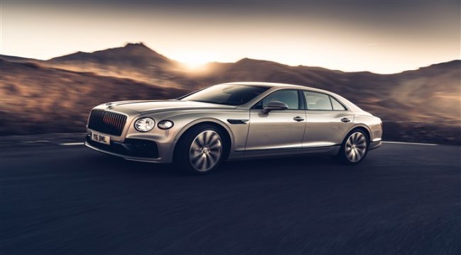 Dünyanın ilk üç boyutlu ahşap panelleri yeni Bentley Flying Spur&#039;da