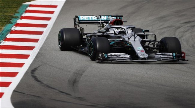 Hamilton yarışı tek pit stop ve dramatik bir finalle kazandı yarışın önemli anları