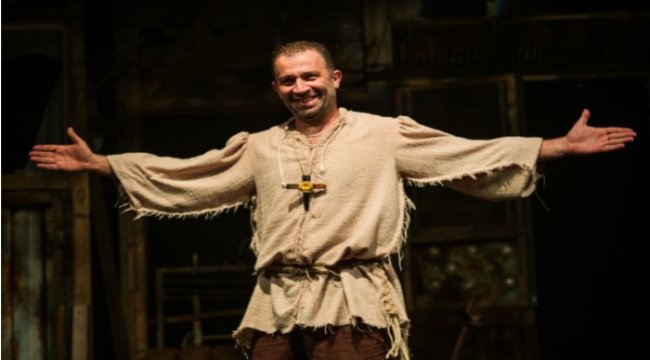 Dümbüllü’nün kavuğu bu akşam Öztekin’den Çoruh’a geçiyor