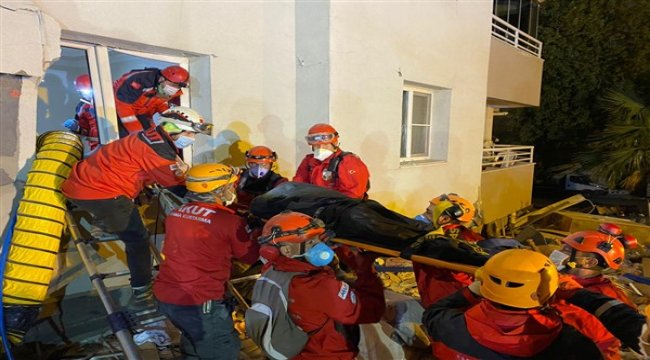 AKUT, enkaz altından 11 can kurtardı