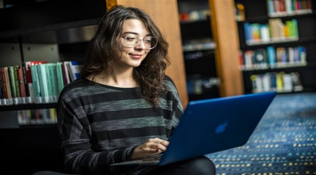 İngilizce öğretmenlerine yönelik çevrimici mesleki eğitim seminerleri