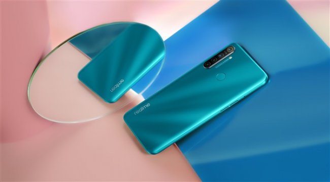 Kendi fiyat segmentinin tek 4 kameralı telefonu