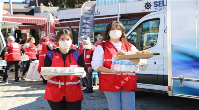Kızılaydan depremzedelere sıcak yemek