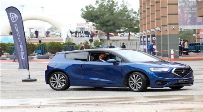 KKTC’nin yerli otomobili GÜNSEL, yoğun ilgi ile karşılandı
