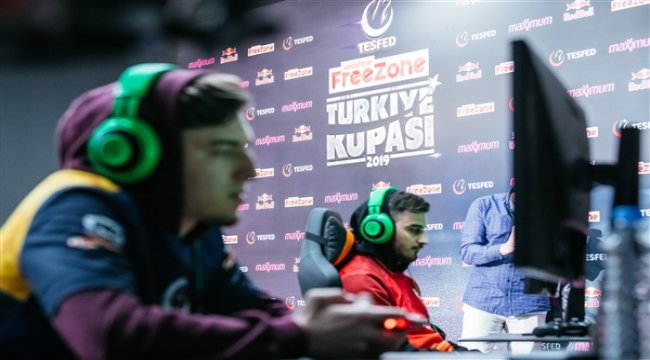 Pandemide teknolojinin gücüyle toplumu hayata bağladı