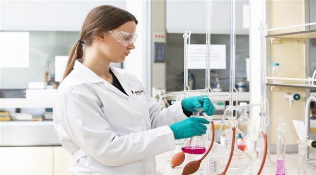 Konsantre güneş enerjisi ile karbondioksitten kimyasal madde üretecek