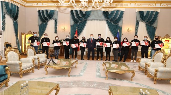 Vlogger akademide sertifika heyecanı