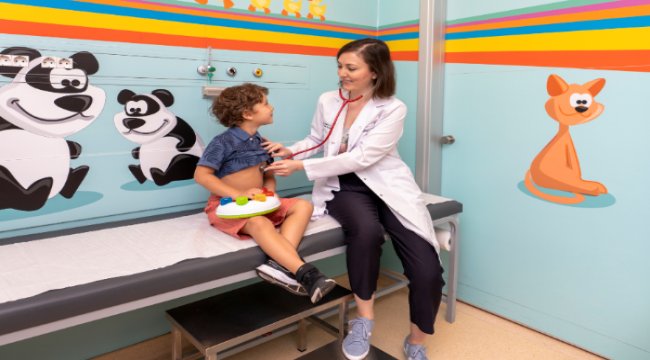 Çocuk polikliniği, günün her saatinde ailelerin yanında