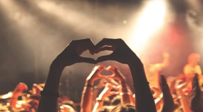 Son konser "Son Feci Bisiklet'ten"