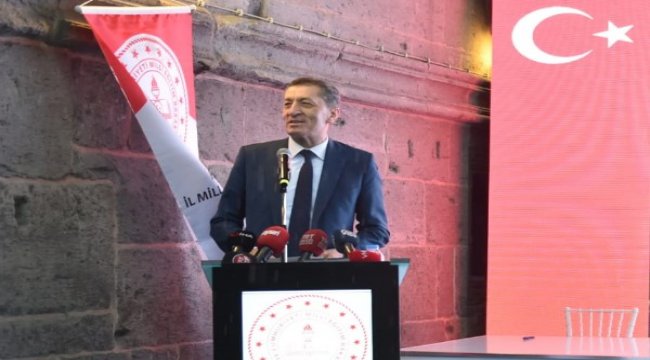 Bakan Selçuk'tan "Haydi fidanımızı sahiplenelim çocuklar" paylaşımı