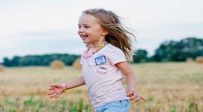 Eker’in düzenlediği 23 Nisan Çocuk Koşusu’na yüzlerce çocuk katıldı