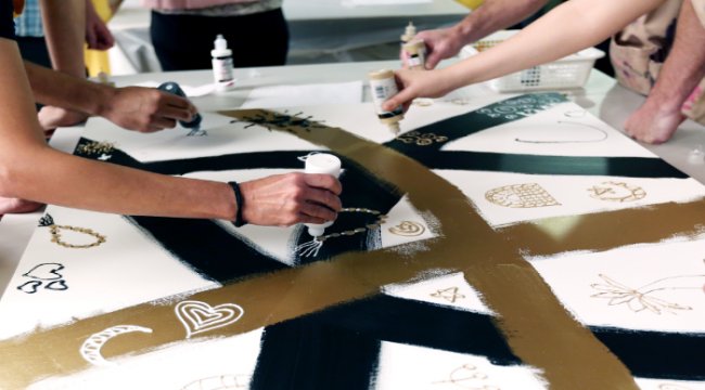 Özel Ramazan kutuları için Dubai’deki sanatçılarla iş birliği yapıyor