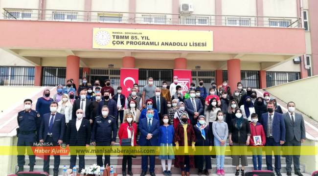 Şehzadeler’de ihtiyaç sahibi 30 öğrenciye tablet