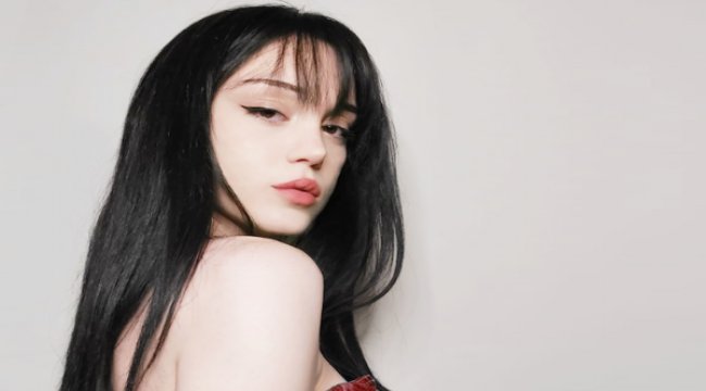 Yeni şarkısını dinleyicilerle buluşturuyor