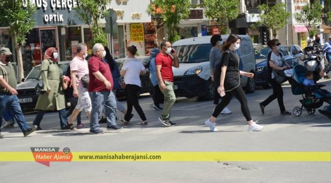 Manisalılar sokaklara akın etti