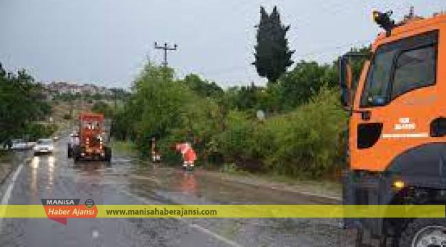 Manisa'yı sağanak ve fırtına vurdu