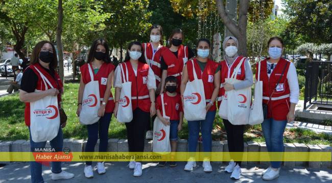 Türk Kızılay Şehzadeler Şubesi’nden babalara hediye