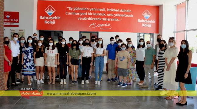 Manisa Bahçeşehir Koleji zirvede