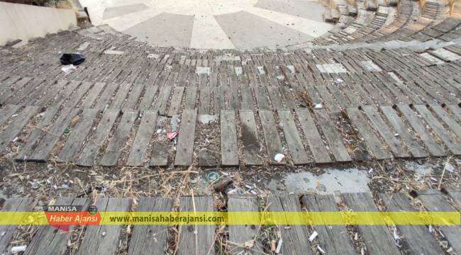 Tarihi Ağlayan Kaya çöplük içinde