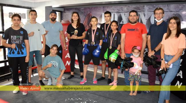 Genç boksörler yeni hedefler için çalışıyor